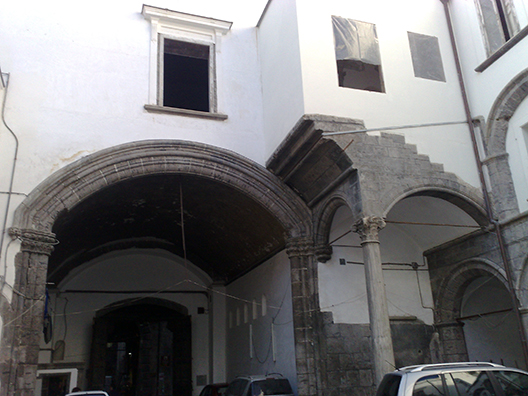 Cortile Palazzo Carafa 1